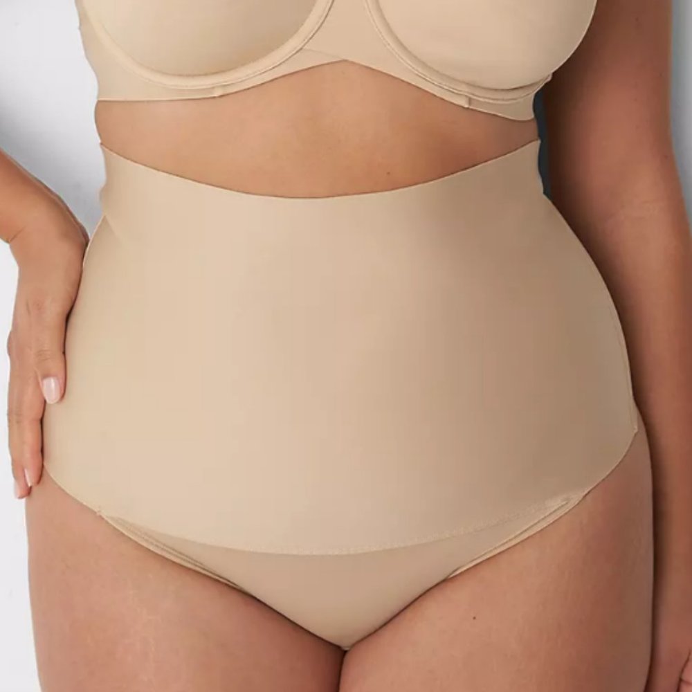 Cacique NWT Totally Smooth  Ultra high waist Brief Size 18/20 - Nude